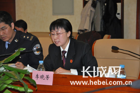 长城网记者 刘振山 摄廊坊市委常委,政法委书记郑广富在座谈会上讲话.