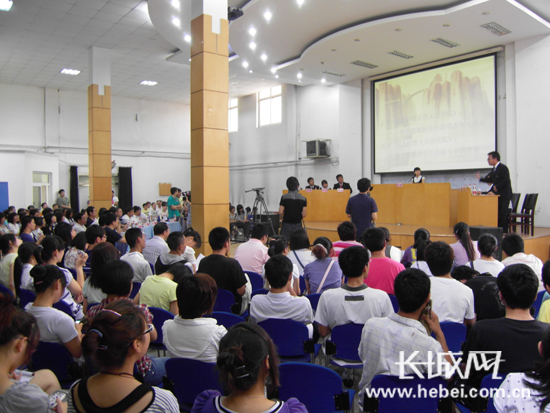 河北:首届省会八校法律专业大学生辩论赛落幕