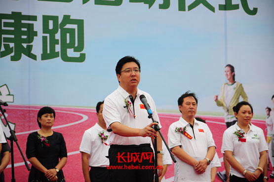 廊坊市长聂瑞平等与万名市民长跑 喜迎十八大