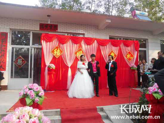 国庆节喜上加喜 河北省农村结婚流行西式婚礼