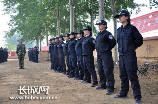 易县公安局"职业化警队建设学习培训"活动第二期参训女民警赶赴训练