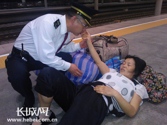 孕妇列车上突发疾病 车站携120紧急救助[图]