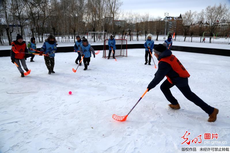 黑河举行中俄青少年雪地球友谊赛