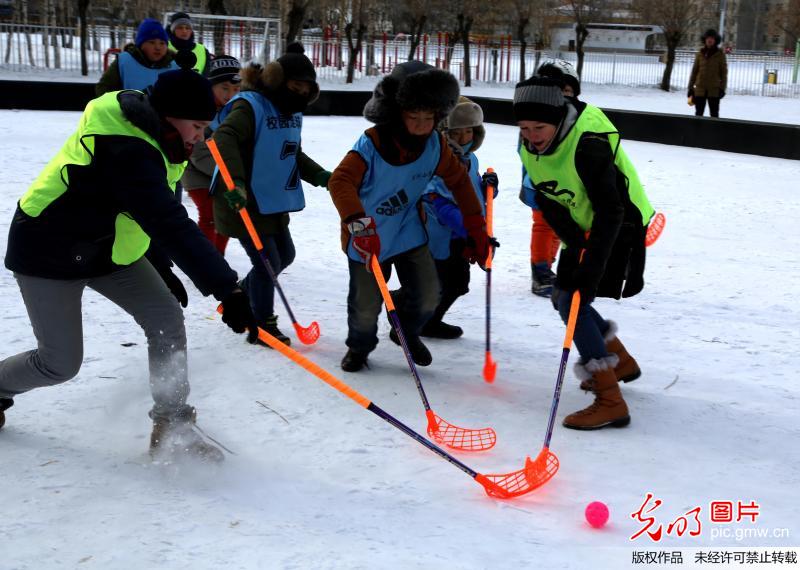 黑河举行中俄青少年雪地球友谊赛