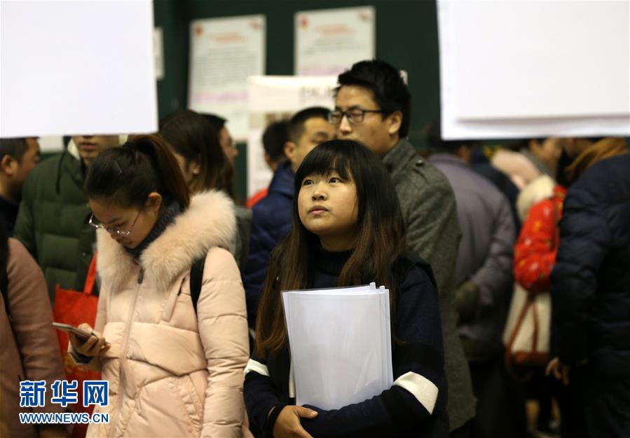 节后招聘忙！多地招聘会现场求职者爆满