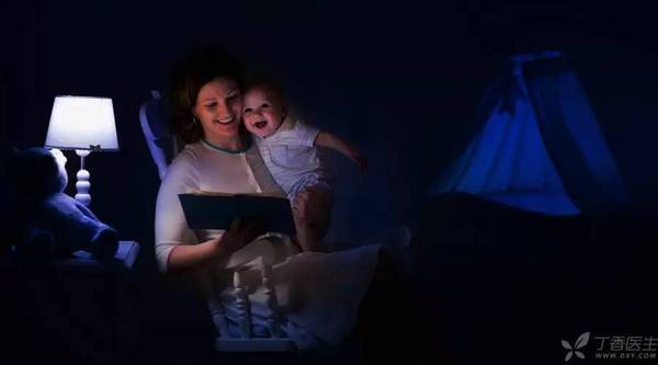 晚上睡觉开小夜灯 对孩子有危害吗