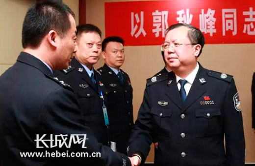 董仚生在馆陶县召开民警座谈会。图片由河北省公安厅提供