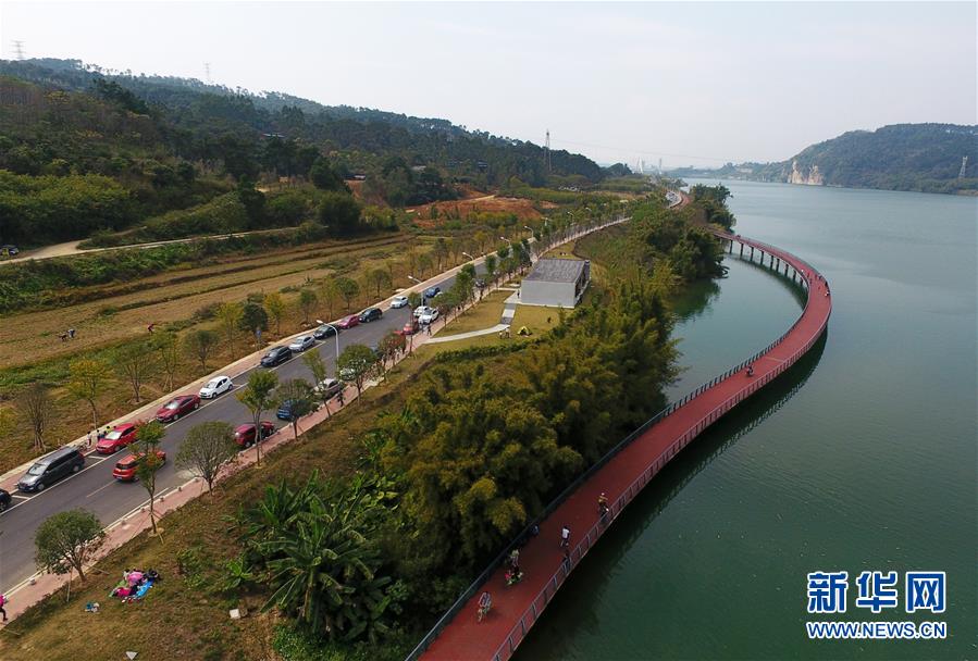 广西柳州市在建设环江滨水大道的同时,建设了长达30多公里的沿江休闲