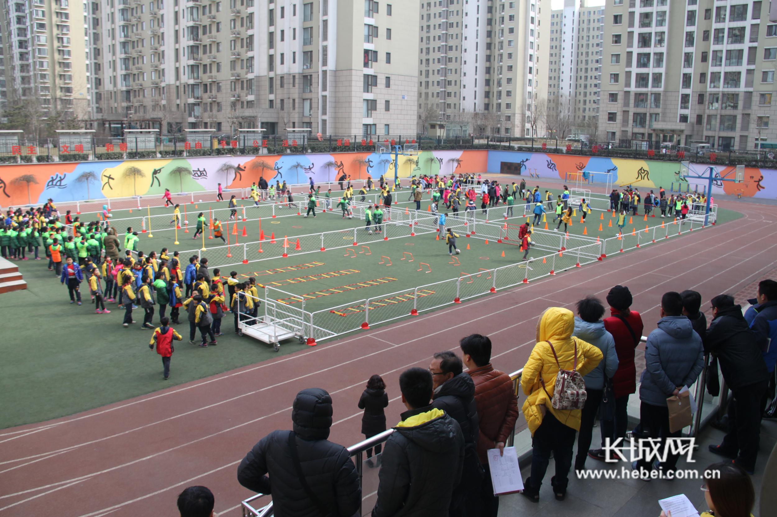 石家庄市盛世长安小学召开了2017年度思政体卫艺科工作会