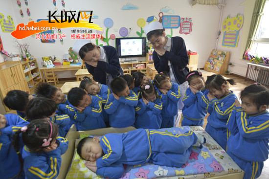邯郸医护人员走进幼儿园开展世界睡眠日活动