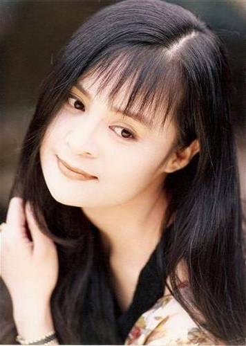 台湾女歌手高胜美,当年凭借《千年等一回》等歌曲名声大噪.