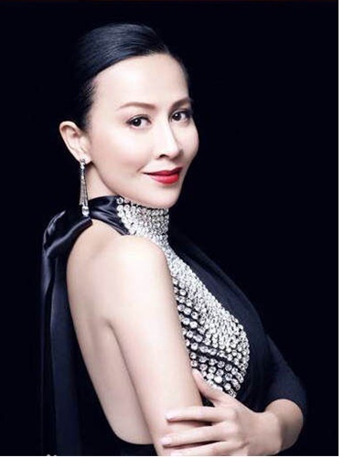 刘嘉玲，1965年12月8日生于中国江苏苏州，1980年随父母移居香港，中国香港影视女演员、歌手。