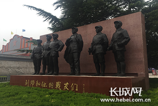 八路军一二九师纪念馆内雕塑。记者 闫思宇 摄