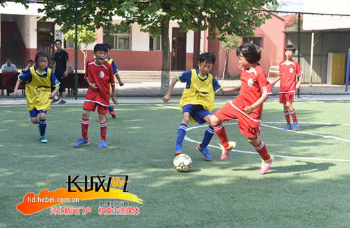 馆陶县 发展校园足球 暑期活动丰富多彩