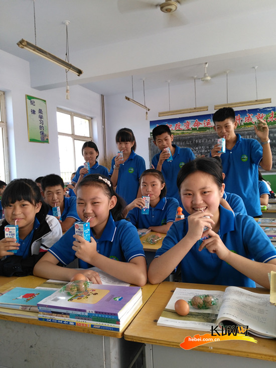 临城县1.8万余名农村义务教育阶段学生吃上课