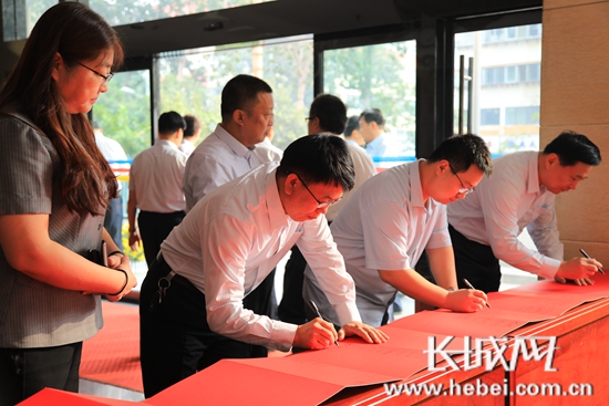 河北省人社厅举办升国旗、唱国歌主题活动