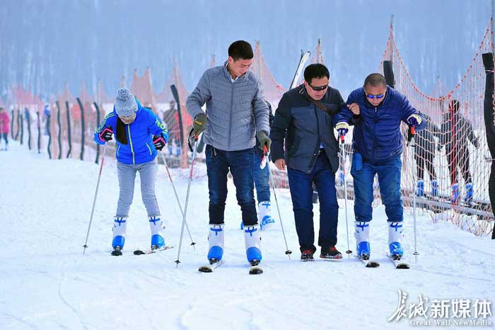 邢台天河山滑雪场正式开门迎客。