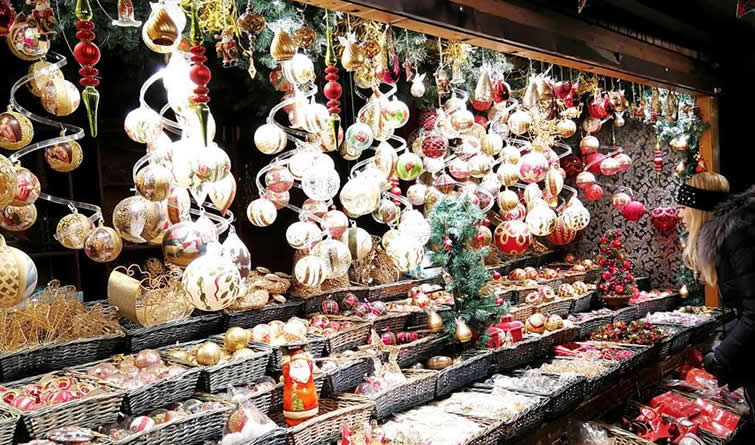  维也纳：圣诞市场气氛浓 