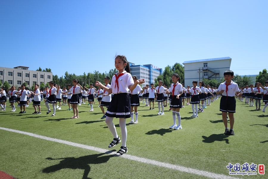 北京市朝阳区实验小学雄安校区挂牌三月经历蝶变