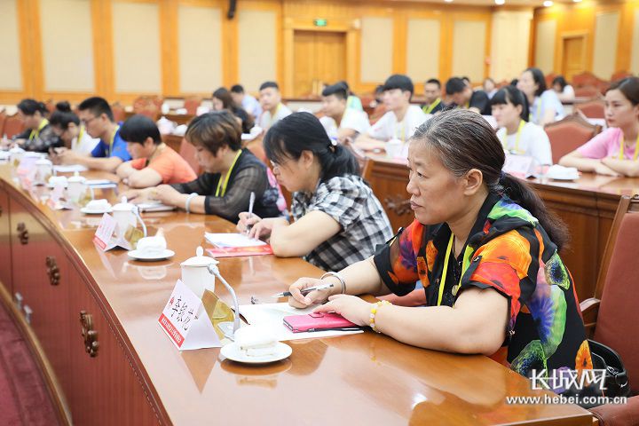 河北省人大常委会机关举办开放日 30余名群众