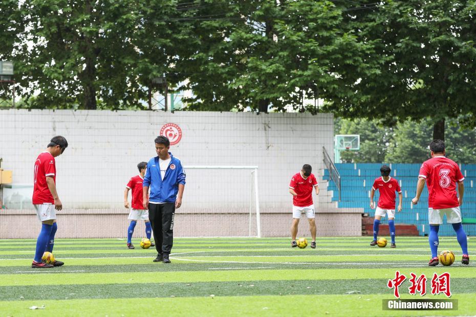 贵阳市首支盲人足球队暑期训练第一课