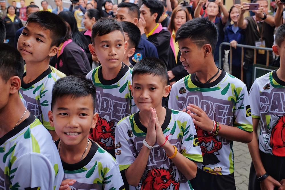 泰国少年足球队透露洞穴生活:每天轮流挖洞