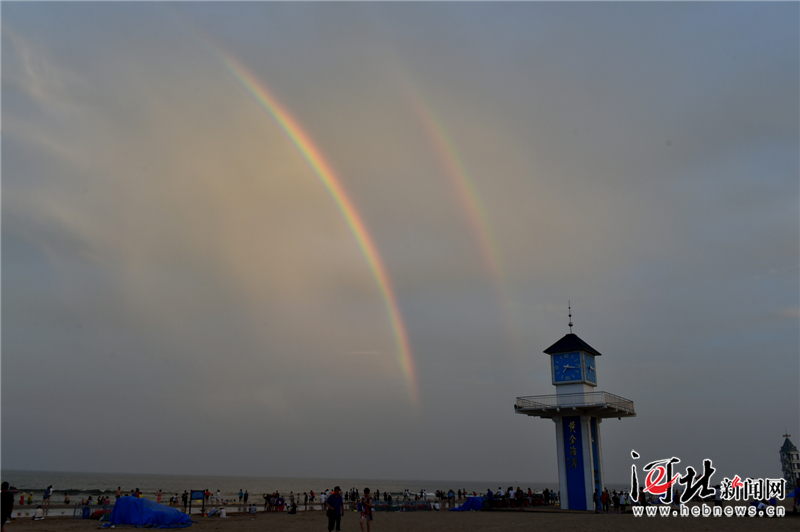 昌黎黄金海岸现双彩虹奇景（图）