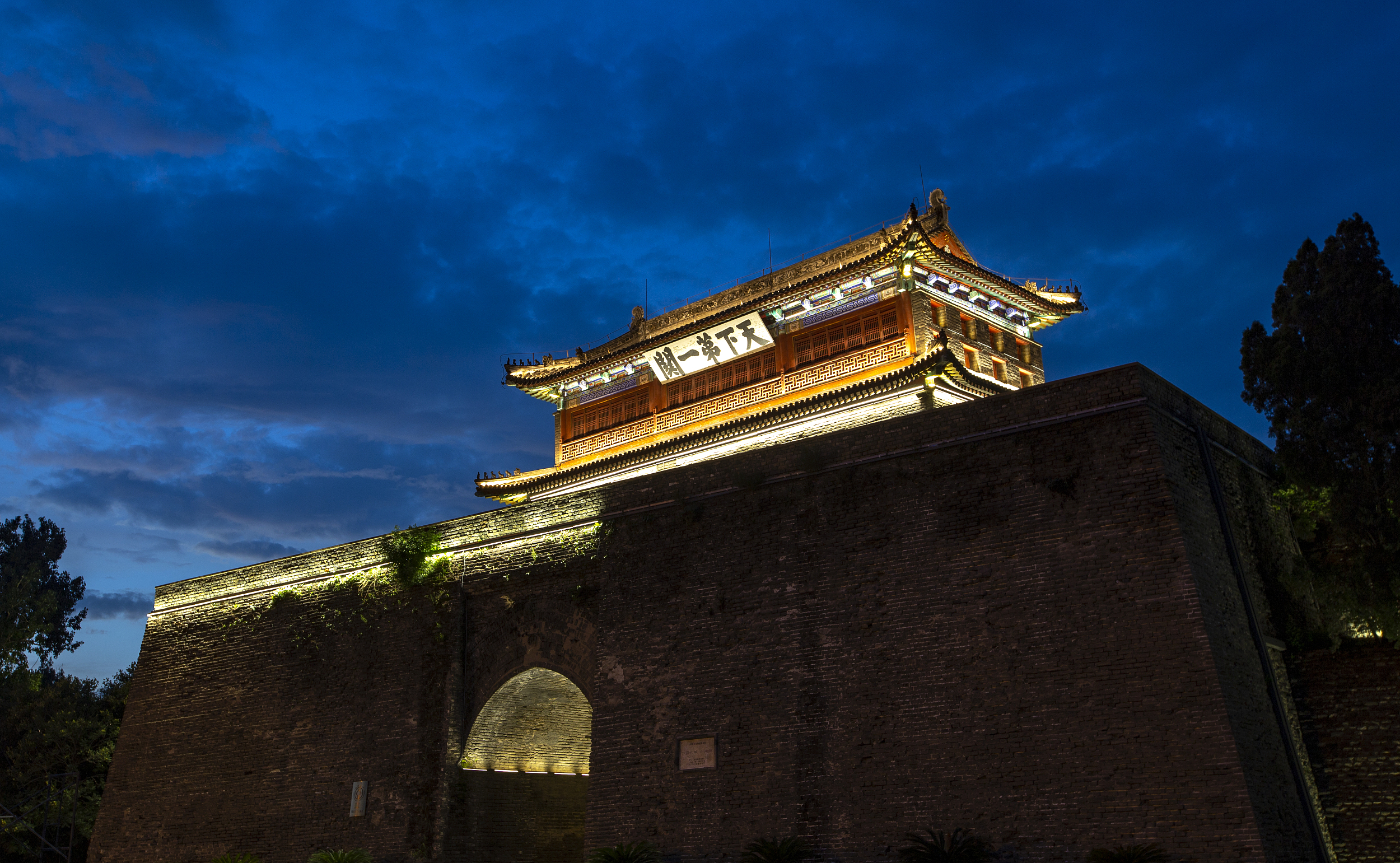 河北秦皇岛:山海关现美丽晚霞 夜景迷人