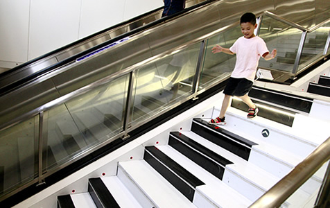 创意音乐钢琴楼梯亮相西安地铁