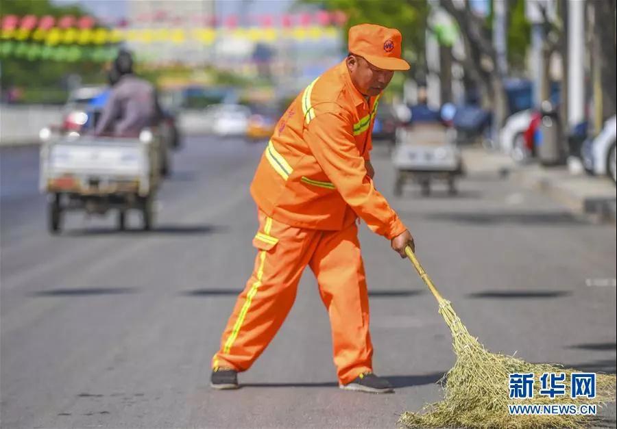 "最美环卫工人"范广义:不与别人比干活的多少 只看自己的事情干没干好