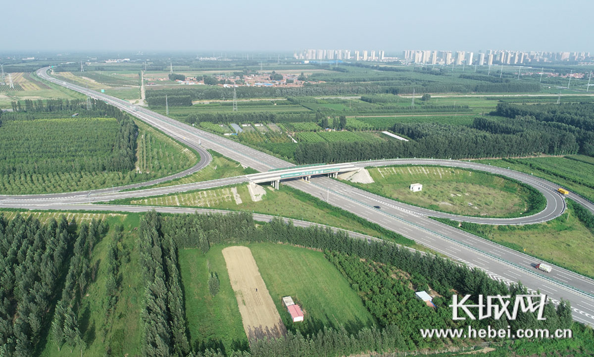 近日,人们俗称的"北京大七环"即:首都地区环线高速公路通州至大兴段