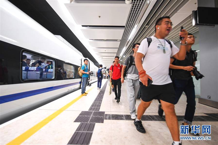 香港段投入运营 广深港高铁全线开通运营