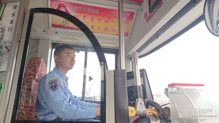 重庆公交车坠江引发社会关注 如何保护公交司