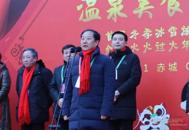 河北省张家口市赤城县县委书记郭新耀宣布活动开幕.