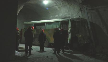 内蒙古矿企事故已致21人死亡:系车辆失控所致