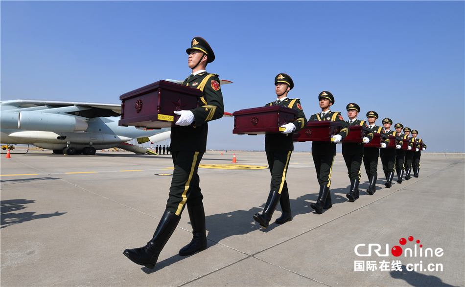 第六批在韩中国人民志愿军烈士遗骸交接仪式举行(组图)