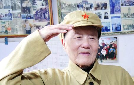 95岁老英雄张富清 深藏战功60余年