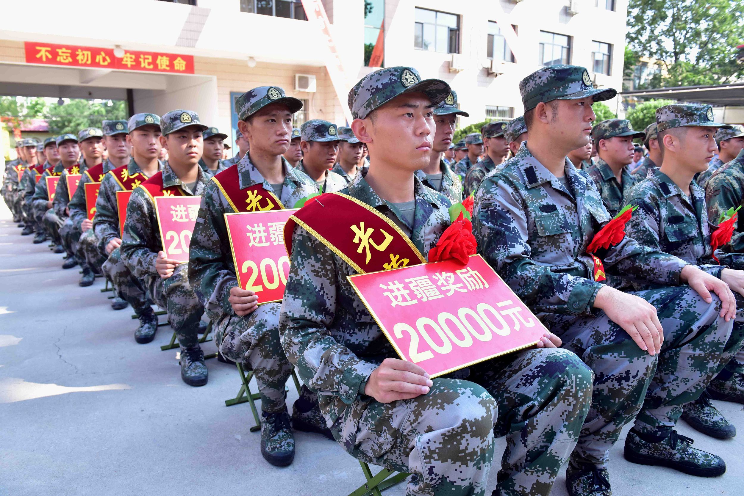 在河北省石家庄新乐市人武部,新乐市举行2019你那入伍新兵欢送大会