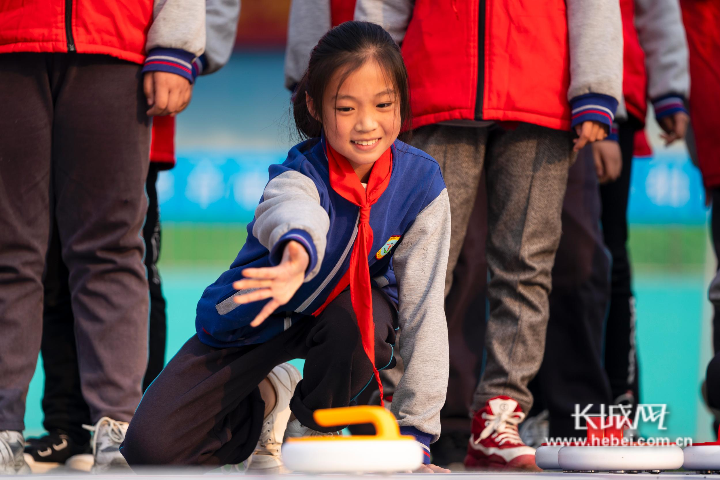 方村小学与冰雪运动的美丽邂逅