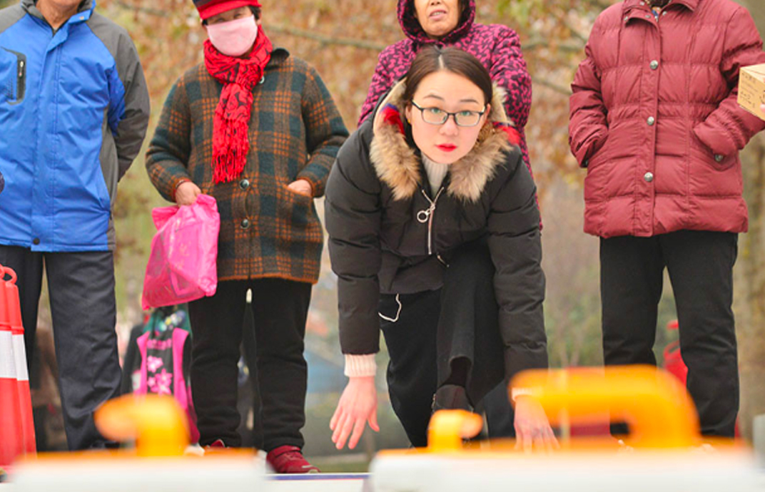 点燃大众冰雪运动的激情 河北省首届冰雪运动会展示活动走进水上公园