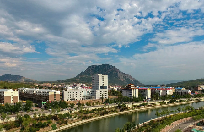 乘京张高铁，览大好河山