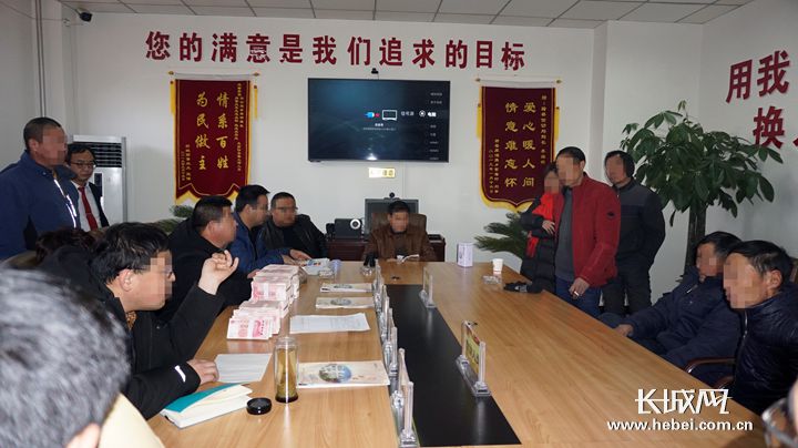 “拍拍你们的良心问问” 河北蔚县信访局长为农民工愤怒讨薪