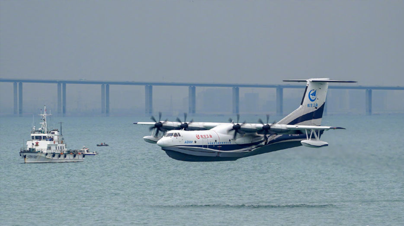 国产大型水陆两栖飞机“鲲龙”AG600成功实现海上首飞