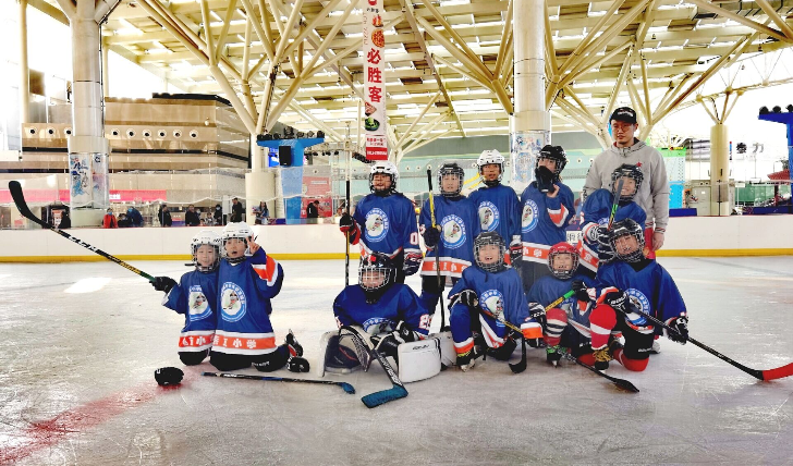 承德市协会队领衔晋级 省冰雪联赛东部赛区冰球项目圆满收官 