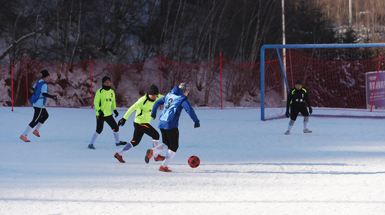 河北省第二届冰雪运动会雪地足球赛掠影