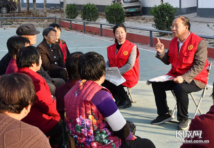 宣讲团成员来到永年区西苏镇西苏村,为村民宣讲党的十九届五中全会