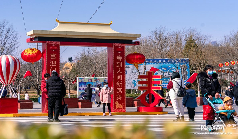 春节“上新” 石家庄市民动物园里过大年
