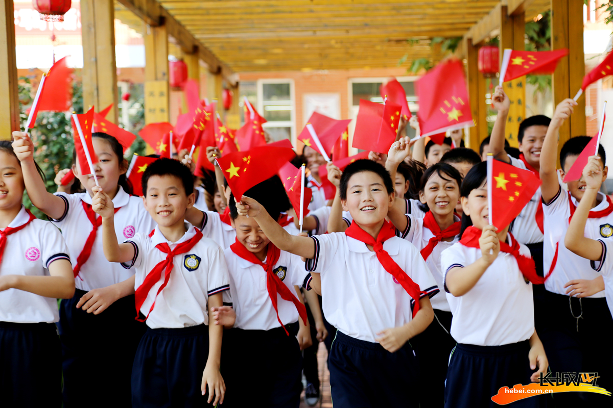 邢台市小学生多彩活动迎国庆