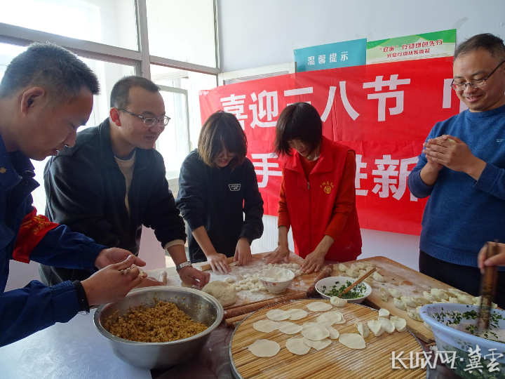 “半岛官方下载地址”孝善饺子宴 情暖“三八”妇女节