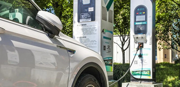 新能源汽車充電時要交停車費，合不合理？